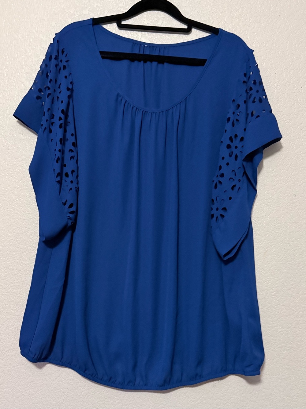 Womenās Blue Short Sleeve Blouse with Laser-Cut Sleeves 0247